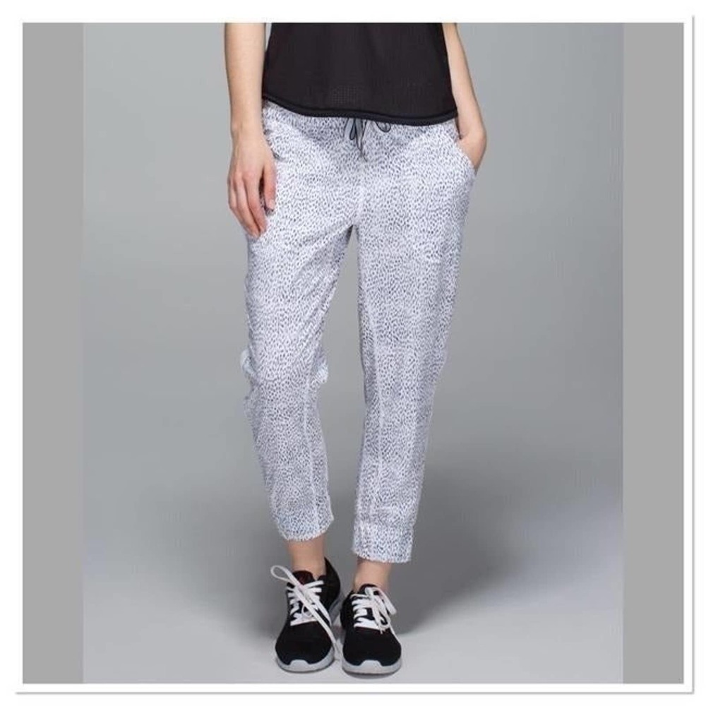 Lululemon Tearaway Pant Dottie Dash sz 8